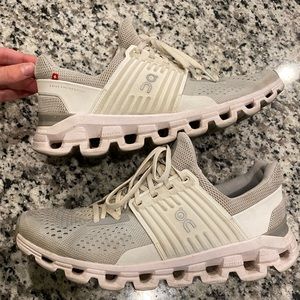 OnCloud- cloudswift shoes, women’s size 8.5, color- glacier/white
